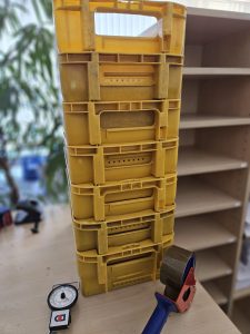Sonderdienste, Facility Services, Poststelle, Postkisten, Briefe und Pakete werden sortiert. Brieffächer